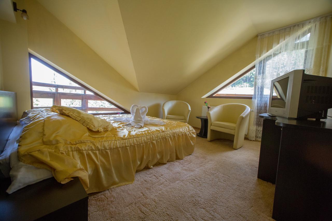 White Horse Hotel เปรดัล ภายนอก รูปภาพ